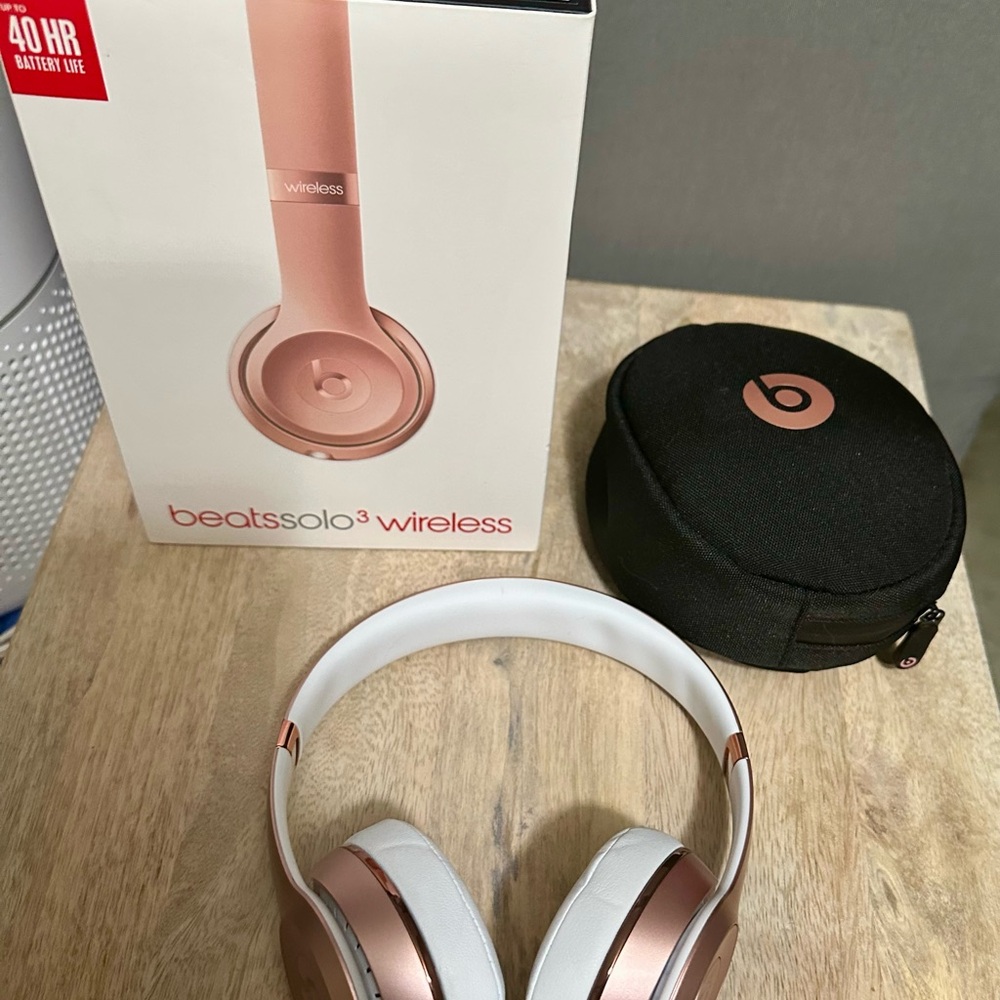 Beats Solo3 Wireless Headphones - Rose Gold